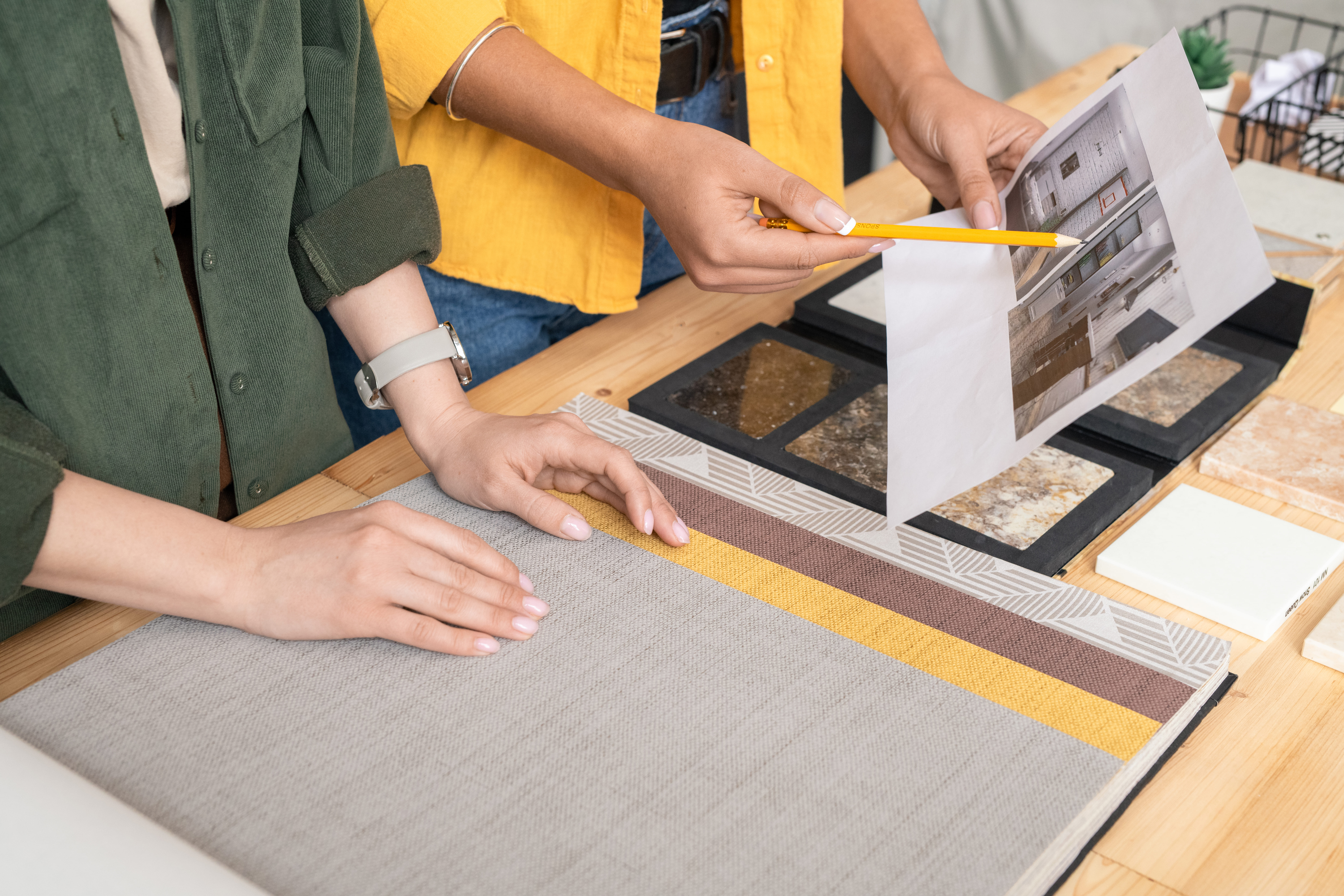 How Laminate Visualization Builds Customer Trust and Strengthens Brand Credibility